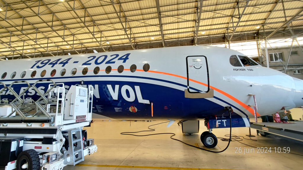 covering-wrapping-avion-fokker-100-cazaux-dga-landes-gironde